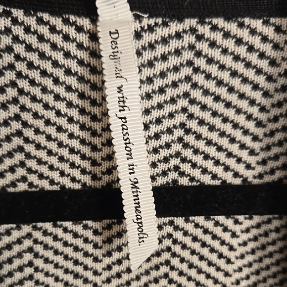 Leo & Nicole Black & White Chevron Open Front Cardigan Knit Fall Transitional - Picture 4 of 5